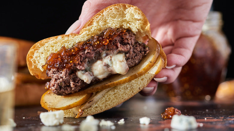 Sweet & Spicy Fig Goat Cheese Burger 🍔🔥🍯